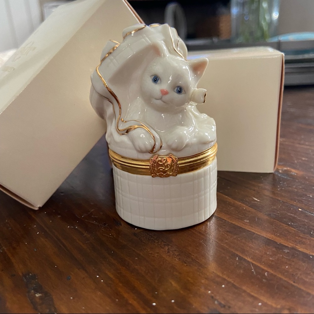 Lenox Treasures Kitten trinket box